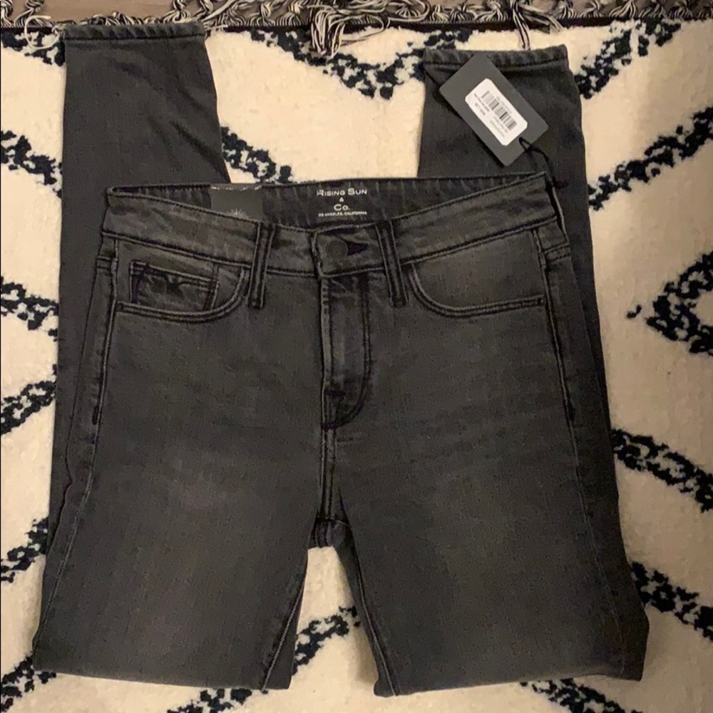 Brand NEW Mid Rise Skinny Rising Sun & Co Jeans.